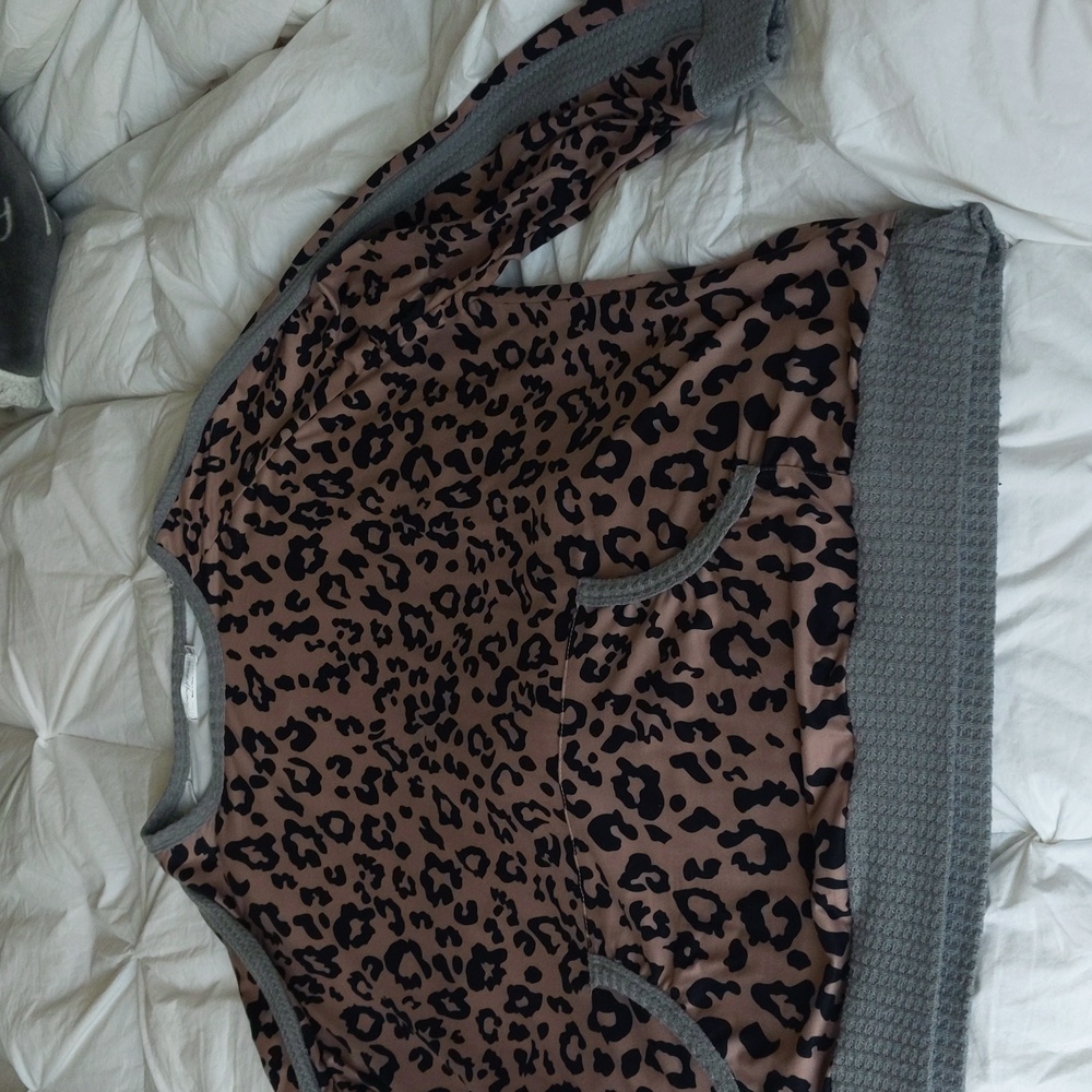 Woman's long sleeve top
